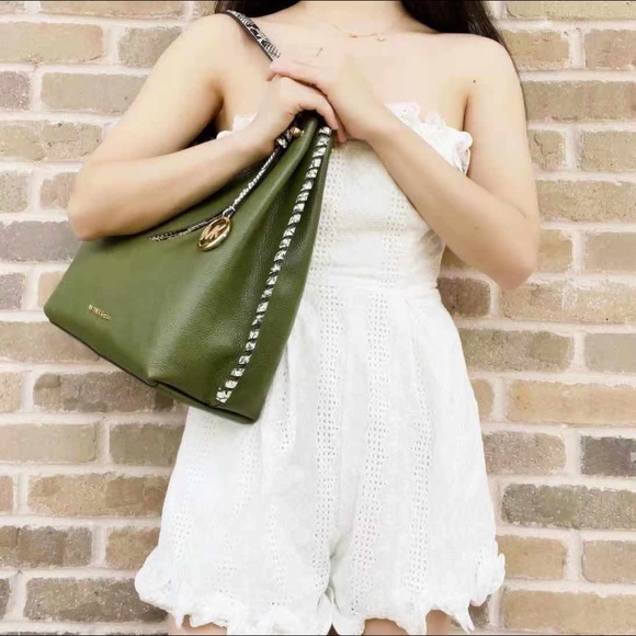 Bundle💕NWT Michael Kors Shoulder Bag & Wristlet - Picture 5 of 8